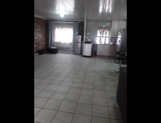 3 BEDROOM APARTMENT FOR SALE IN AMAJUBA PARK